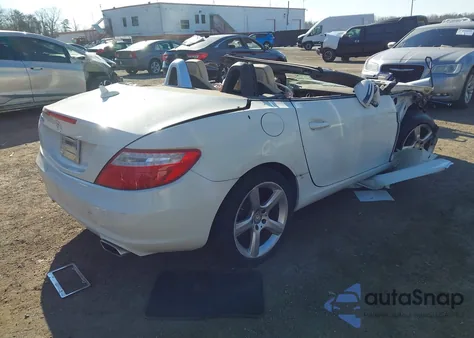 2012 Mercedes-Benz Slk 250 z USA, uszkodzony, nr VIN WDDPK4HA1CF044089